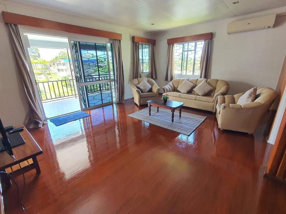 Loverly 3 Bedroom Rental Pool Outdoor Area Upper Сува Екстер'єр фото